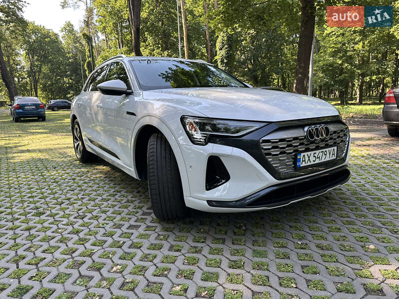 Позашляховик / Кросовер Audi Q8 e-tron 2023 в Харкові