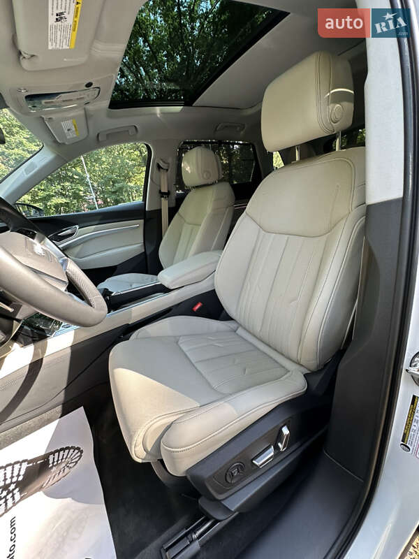 Позашляховик / Кросовер Audi Q8 e-tron 2023 в Харкові
