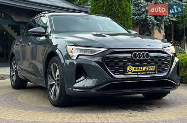 Позашляховик / Кросовер Audi Q8 e-tron 2024 в 