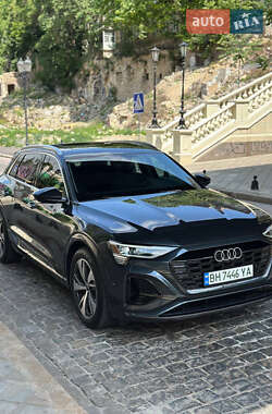 Внедорожник / Кроссовер Audi Q8 e-tron 2023 в 