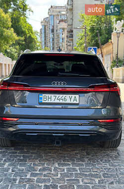 Внедорожник / Кроссовер Audi Q8 e-tron 2023 в 