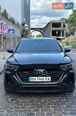 Внедорожник / Кроссовер Audi Q8 e-tron 2023 в 