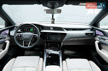 Внедорожник / Кроссовер Audi Q8 e-tron 2023 в 
