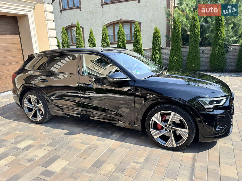 Внедорожник / Кроссовер Audi Q8 e-tron 2023 в Черновцах