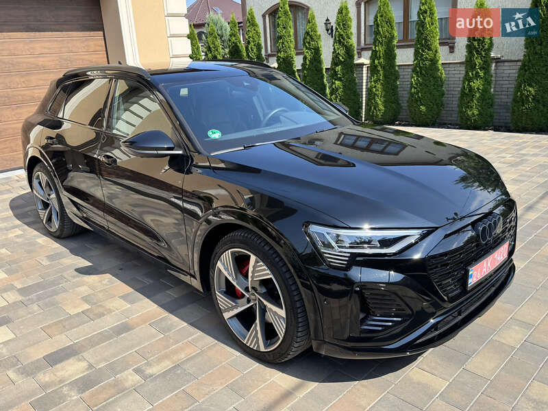 Внедорожник / Кроссовер Audi Q8 e-tron 2023 в Черновцах