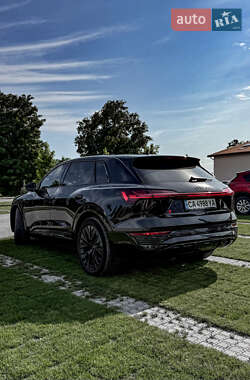 Внедорожник / Кроссовер Audi Q8 e-tron 2023 в 