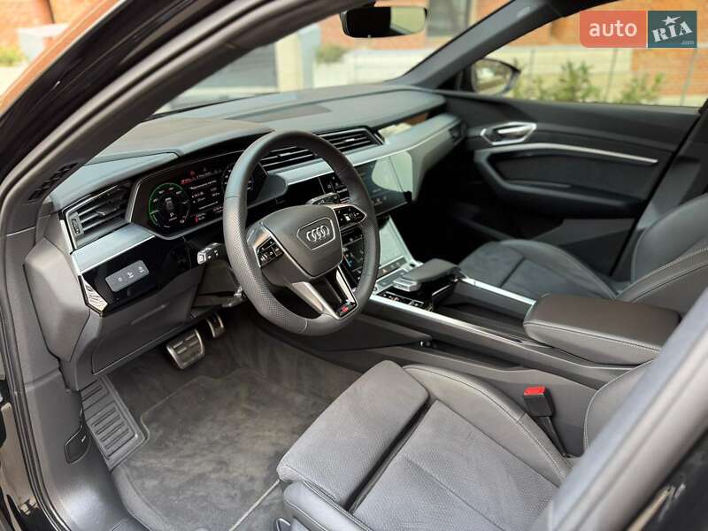 Позашляховик / Кросовер Audi Q8 e-tron 2023 в Львові