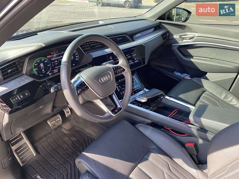 Внедорожник / Кроссовер Audi Q8 e-tron 2023 в Днепре