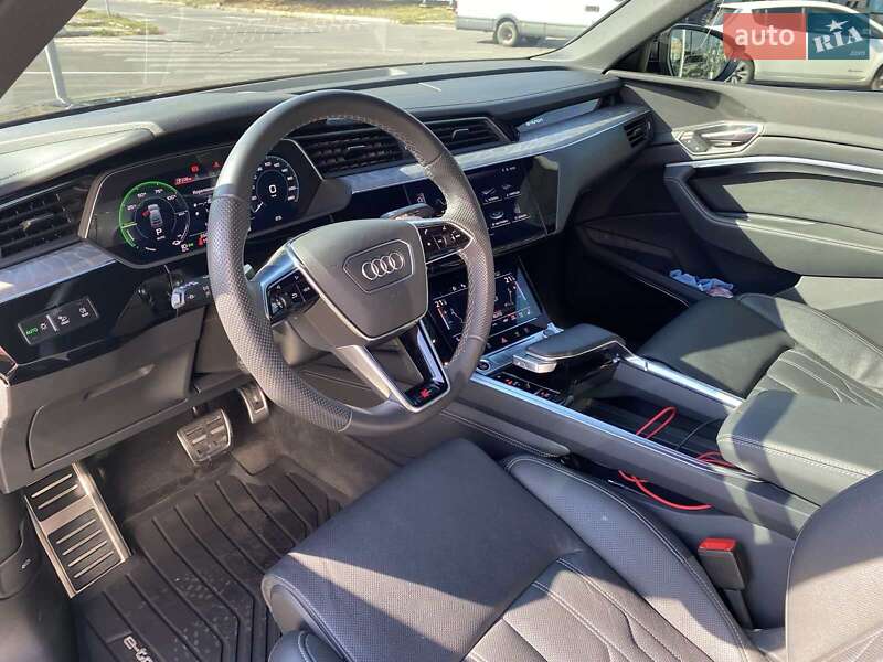 Внедорожник / Кроссовер Audi Q8 e-tron 2023 в Днепре