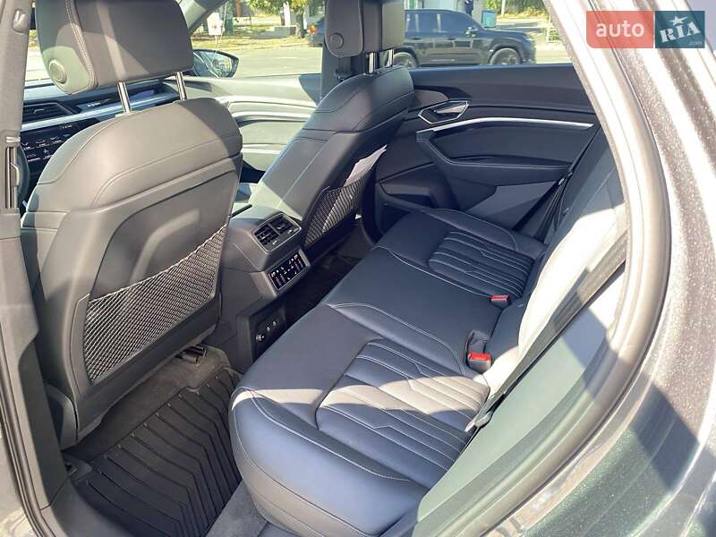 Позашляховик / Кросовер Audi Q8 e-tron 2023 в Дніпрі фото 26 Позашляховик / Кросовер Audi Q8 e-tron 2023 в Дніпрі