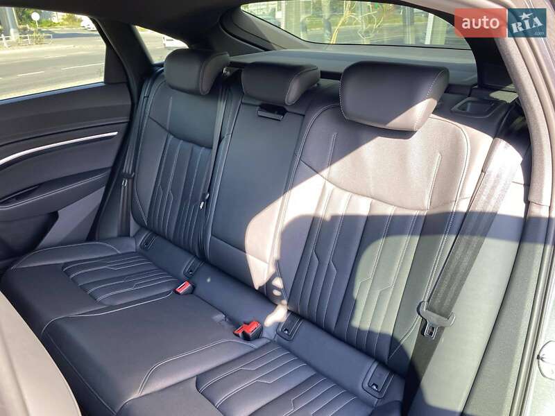 Внедорожник / Кроссовер Audi Q8 e-tron 2023 в Днепре