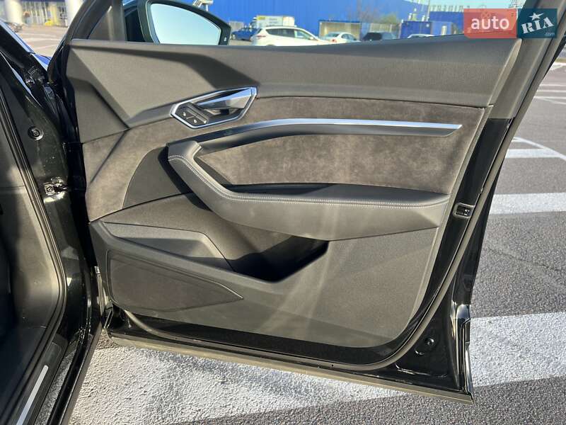 Внедорожник / Кроссовер Audi Q8 e-tron 2023 в Ровно