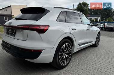 Позашляховик / Кросовер Audi Q8 e-tron 2023 в 