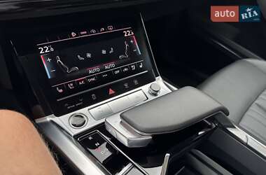 Позашляховик / Кросовер Audi Q8 e-tron 2023 в 