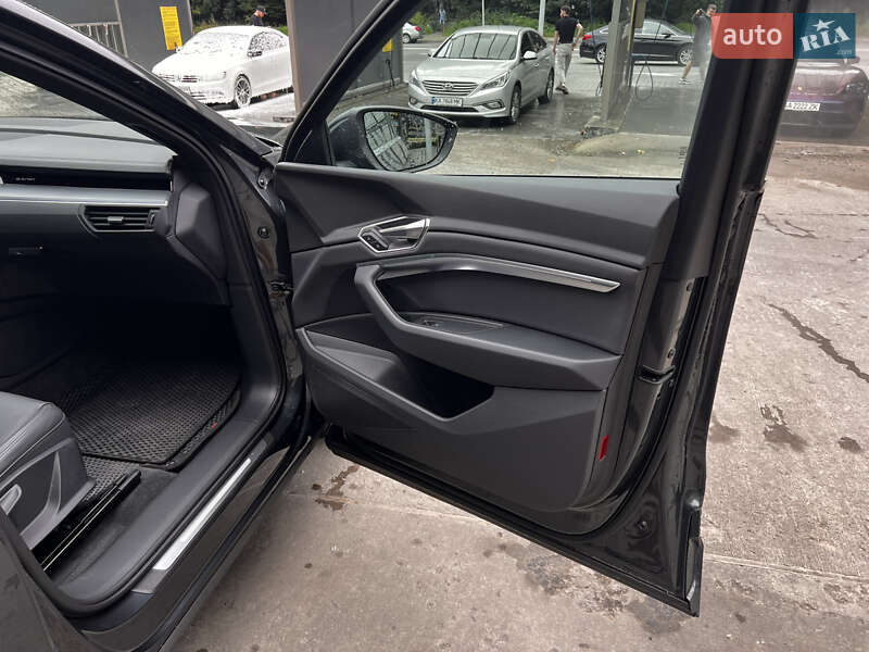 Внедорожник / Кроссовер Audi Q8 e-tron 2023 в Киеве фото 19 Внедорожник / Кроссовер Audi Q8 e-tron 2023 в Киеве