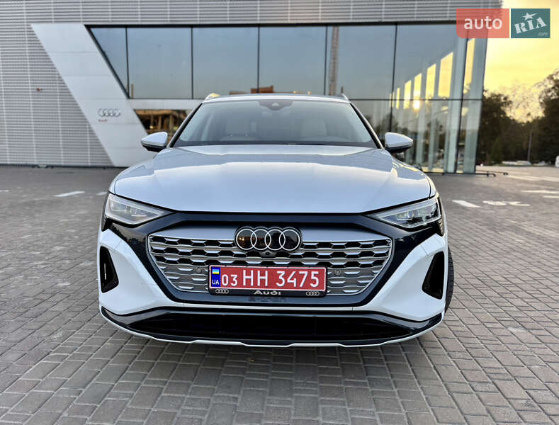 Внедорожник / Кроссовер Audi Q8 e-tron 2024 в Львове