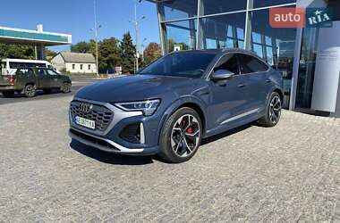 Позашляховик / Кросовер Audi Q8 e-tron 2023 в 