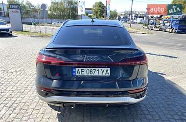 Позашляховик / Кросовер Audi Q8 e-tron 2023 в 