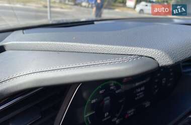 Позашляховик / Кросовер Audi Q8 e-tron 2023 в 