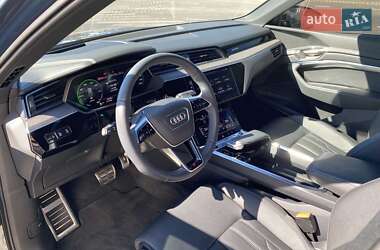 Позашляховик / Кросовер Audi Q8 e-tron 2023 в 