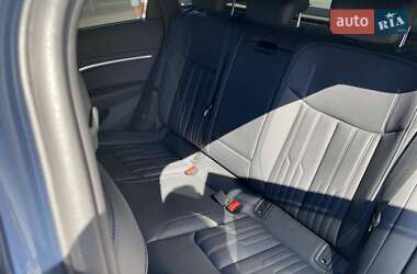 Позашляховик / Кросовер Audi Q8 e-tron 2023 в 