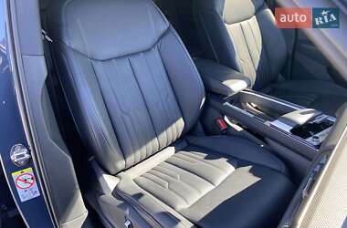 Позашляховик / Кросовер Audi Q8 e-tron 2023 в 