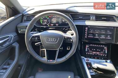 Позашляховик / Кросовер Audi Q8 e-tron 2023 в 