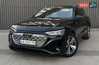 Позашляховик / Кросовер Audi Q8 e-tron 2023 в 