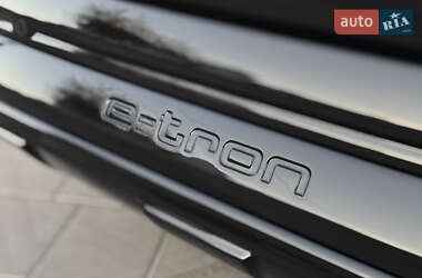 Позашляховик / Кросовер Audi Q8 e-tron 2023 в 