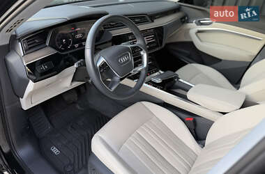 Позашляховик / Кросовер Audi Q8 e-tron 2023 в 