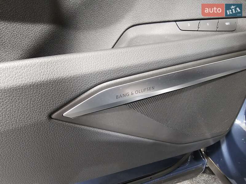 Позашляховик / Кросовер Audi Q8 e-tron 2023 в Києві