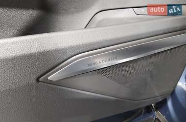 Позашляховик / Кросовер Audi Q8 e-tron 2023 в 