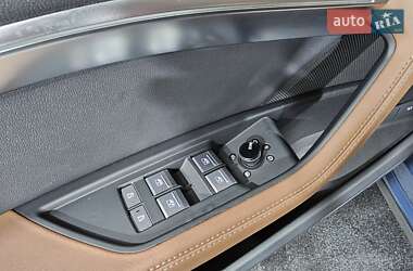 Позашляховик / Кросовер Audi Q8 e-tron 2023 в 