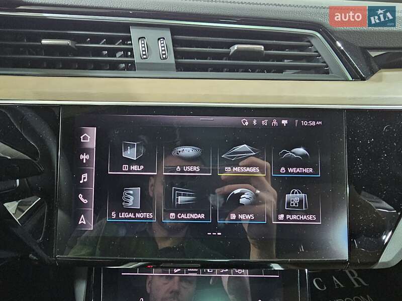 Позашляховик / Кросовер Audi Q8 e-tron 2023 в Києві