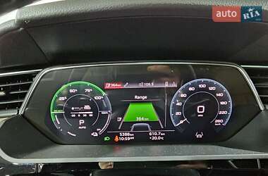 Позашляховик / Кросовер Audi Q8 e-tron 2023 в 