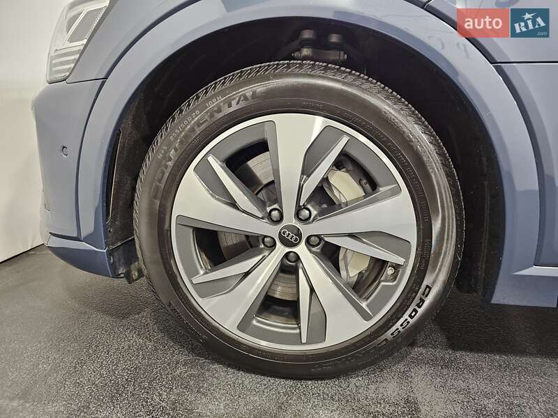 Позашляховик / Кросовер Audi Q8 e-tron 2023 в Києві