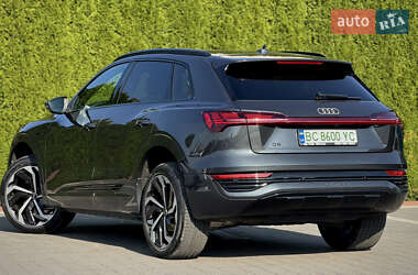 Позашляховик / Кросовер Audi Q8 e-tron 2023 в 