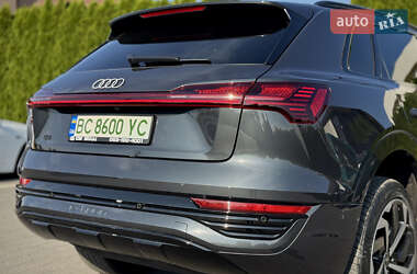 Позашляховик / Кросовер Audi Q8 e-tron 2023 в 
