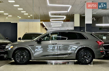 Позашляховик / Кросовер Audi Q8 e-tron 2023 в 
