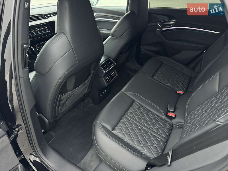 Внедорожник / Кроссовер Audi Q8 e-tron 2023 в Мукачево