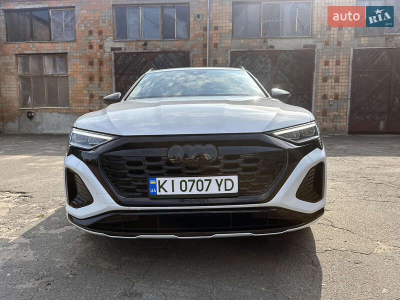 Позашляховик / Кросовер Audi Q8 e-tron 2023 в Києві