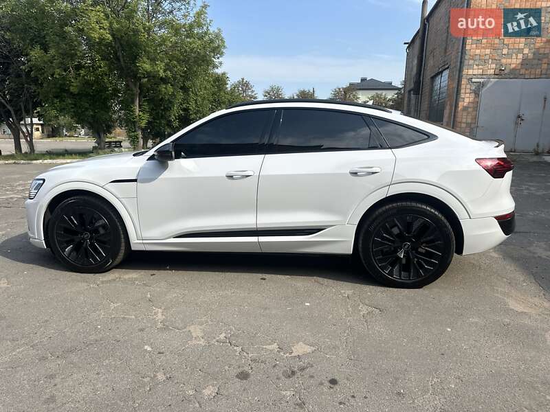 Позашляховик / Кросовер Audi Q8 e-tron 2023 в Києві