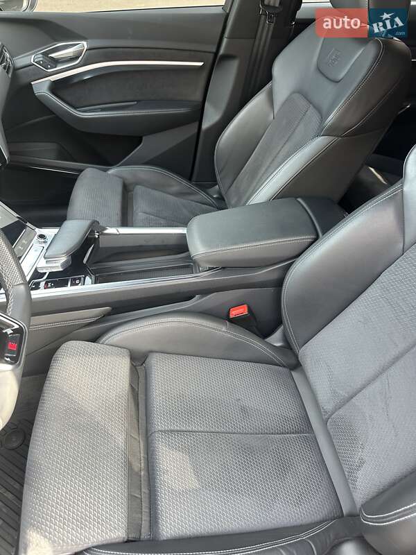 Позашляховик / Кросовер Audi Q8 e-tron 2023 в Києві