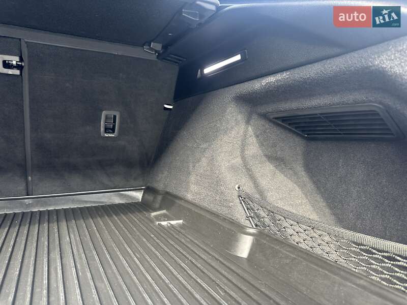 Позашляховик / Кросовер Audi Q8 e-tron 2023 в Києві