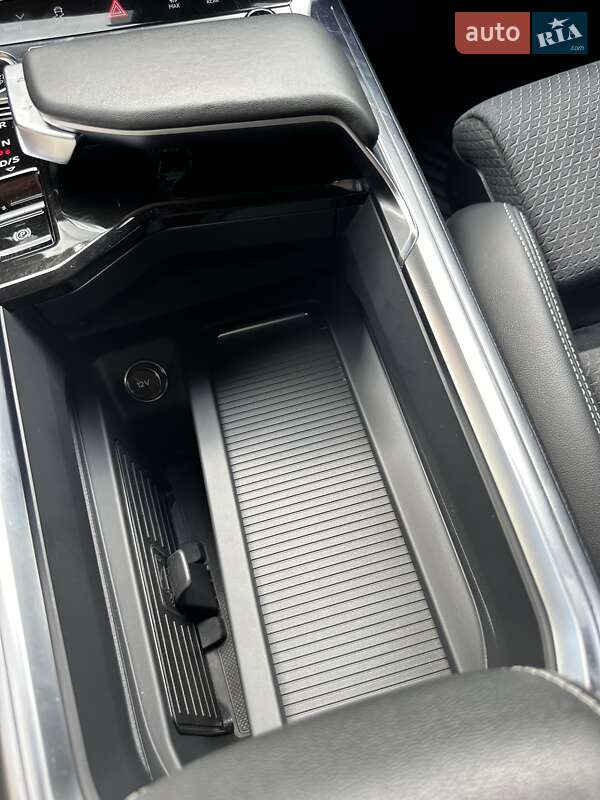 Внедорожник / Кроссовер Audi Q8 e-tron 2023 в Киеве