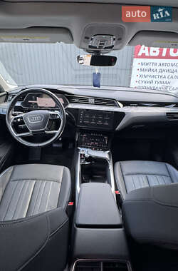Внедорожник / Кроссовер Audi Q8 e-tron 2023 в 