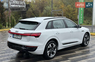 Позашляховик / Кросовер Audi Q8 e-tron 2023 в 