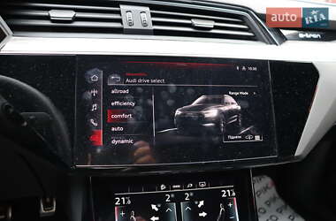Позашляховик / Кросовер Audi Q8 e-tron 2023 в 