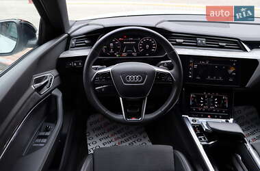 Позашляховик / Кросовер Audi Q8 e-tron 2023 в 