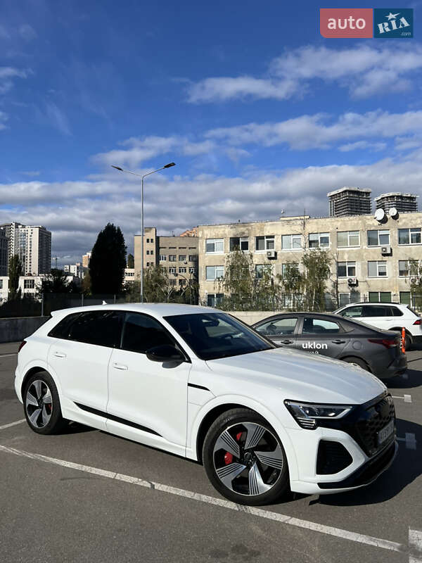 Внедорожник / Кроссовер Audi Q8 e-tron 2024 в Киеве